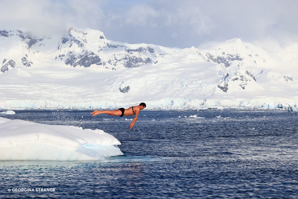 Γιώργος Τσιάνος: Γνωρίστε τον Έλληνα γιατρό – αθλητή που κολύμπησε στην Ανταρκτική