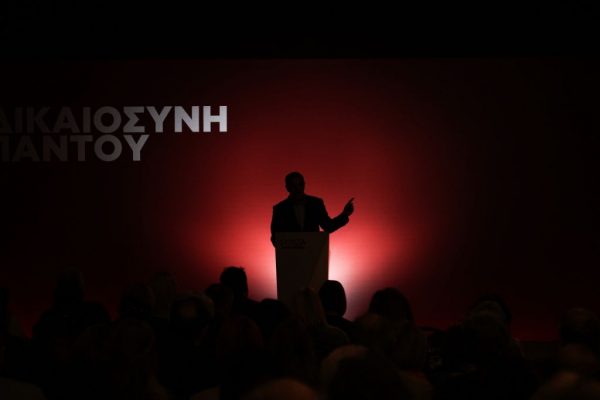 Λίστες αμηχανίας στην Κουμουνδούρου