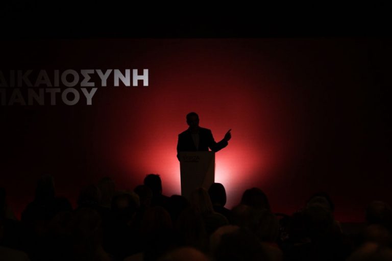 Λίστες αμηχανίας στην Κουμουνδούρου