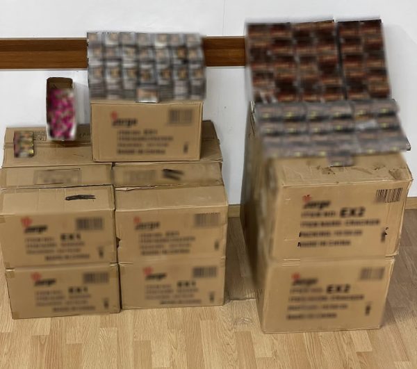 Κρήτη: Έκρυβε ολόκληρη «μπαρουταποθήκη» με 114.000 κροτίδες – Συνελήφθη 47χρονος