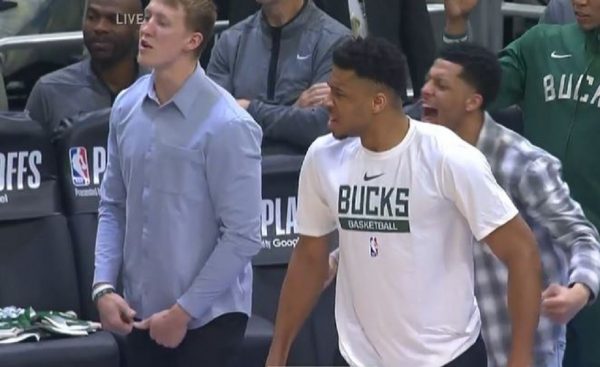 Η παθιασμένη «έκρηξη» του Γιάννη και το… καραόκε στον πάγκο