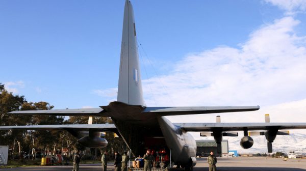 Σουδάν: Απογειώθηκαν ένα C-130 και ένα C-27 μαζί με 15 κομάντο για τον απεγκλωβισμό Ελλήνων πολιτών