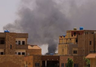 Σουδάν: Αποχώρησε η πρώτη ομάδα Ελλήνων από το Σουδάν – Ανάμεσά τους και οι 2 τραυματίες