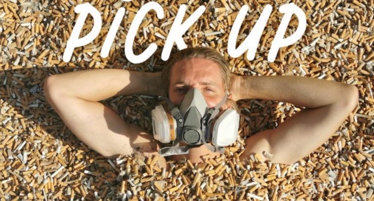 Ακτιβιστές στοίβαξαν 650.000 αποτσίγαρα σε πλατεία στο κέντρο της Λισαβόνας