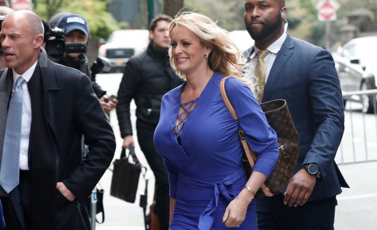 Στόρμι Ντάνιελς: Καλείται να πληρώσει ακόμη 120.000 δολάρια στον Ντόναλντ Τραμπ