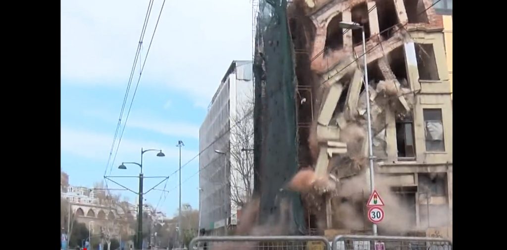 Βίντεο – σοκ με την κατάρρευση πενταόροφου κτιρίου στην Κωνσταντινούπολη