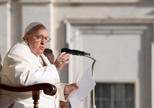 Καθολικό Πάσχα: Το μήνυμα του πάπα Φραγκίσκου και το «Χριστός Ανέστη» στα ελληνικά