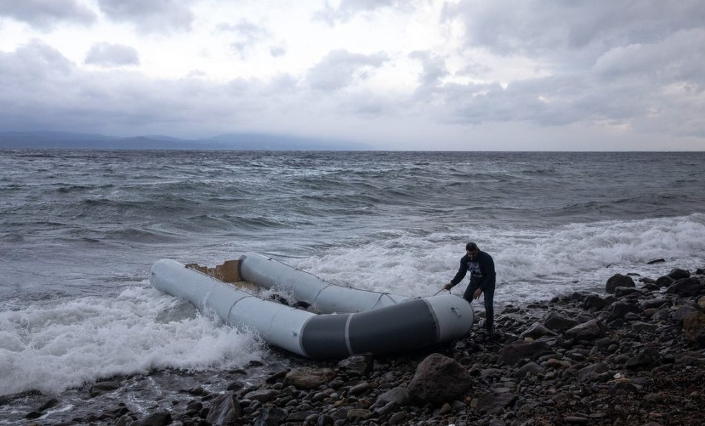 Δεκαοκτώ αγνοούμενοι από ναυάγιο στην κεντρική Μεσόγειο