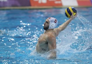 Γαλλία: Η χώρα φλέγεται για το συνταξιοδοτικό και η υφυπουργός βγαίνει στο Playboy