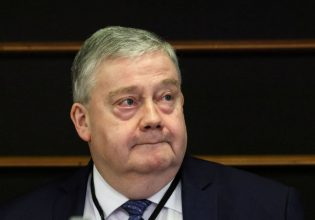 Qatargate: Ελεύθερος με βραχιολάκι ο ευρωβουλευτής  Μαρκ Ταραμπέλα