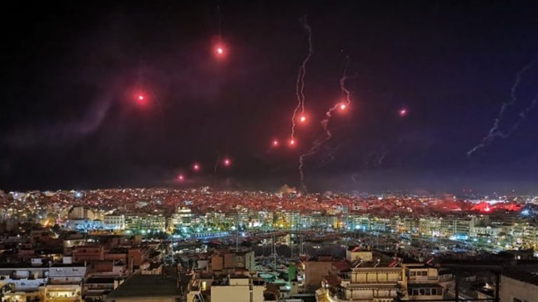 Τραυματίες σε διάφορες περιοχές της χώρας από τα βεγγαλικά της Ανάστασης