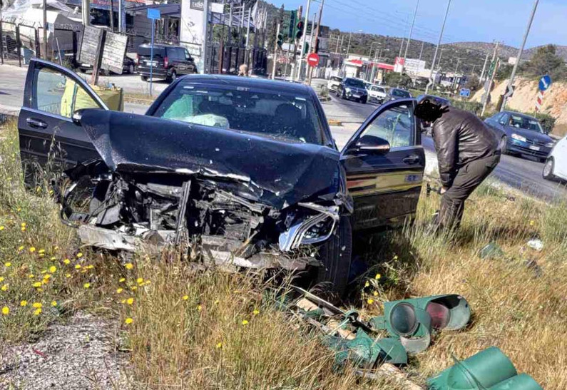Τροχαίο δυστύχημα στη λεωφόρο Βάρης - Κορωπίου - Νεκρή μία γυναίκα