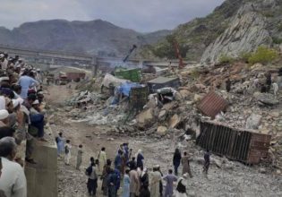 Δύο νεκροί από ισχυρή κατολίσθηση στο Πακιστάν – Φόβοι για δεκάδες παγιδευμένους