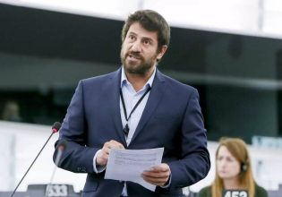 Αλέξης Γεωργούλης: «Όλα είναι μία σκευωρία» – Τι δηλώνει παιδικός φίλος του για την σοβαρή καταγγελία εις βάρος του