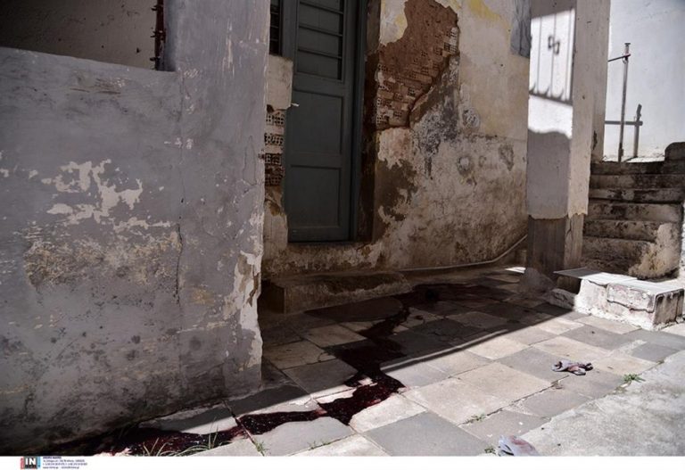 Σοκάρει το άγριο φονικό με κουζινομάχαιρο στους Αμπελόκηπους