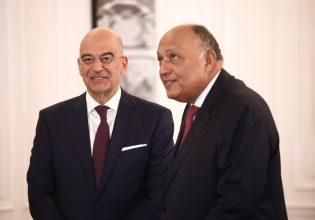 Σουδάν: Τηλεφωνική επικοινωνία Δένδια με Σούκρι – «Πιθανή συνεργασία σε επιχείρηση απεγκλωβισμού»