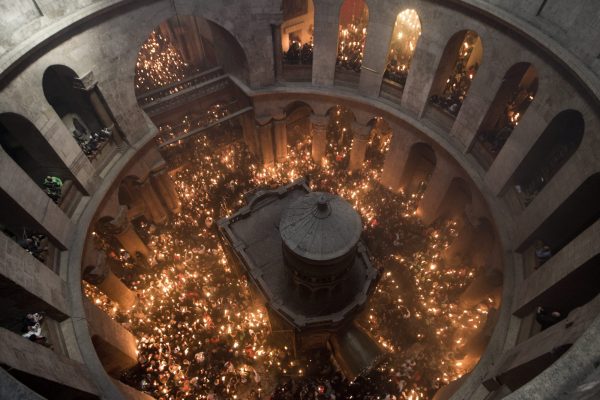 Άγιο Φως: Πλήθος πιστών για την τελετή αφής στα Ιεροσόλυμα – Πότε θα φτάσει στην Ελλάδα