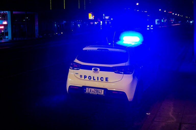 Πυροβολισμοί και μαχαιρώματα σε Βούλα και Αργυρούπολη – Τρεις τραυματίες