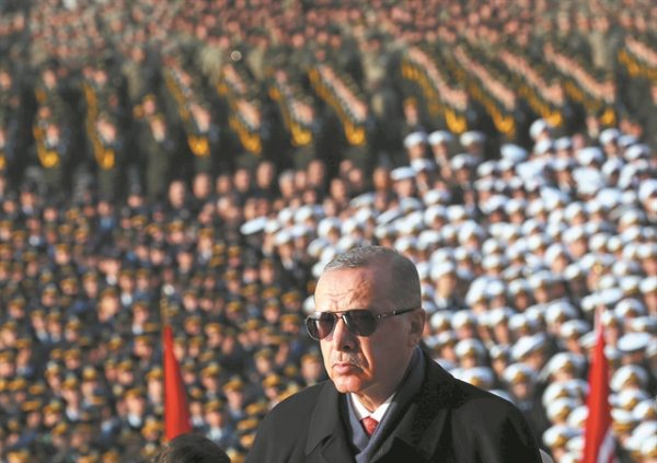 Ερντογάν: Προεκλογικό «κυνήγι» εξοπλισμών