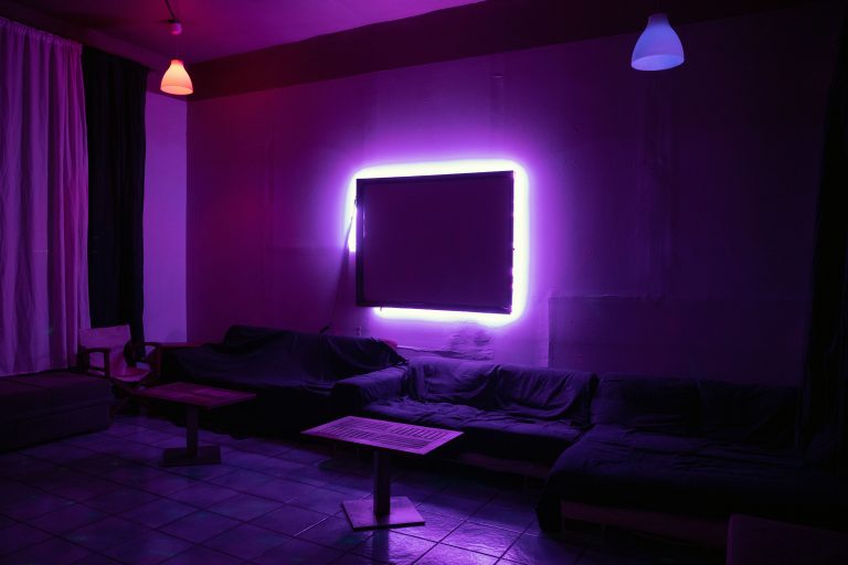 Βρετανός βουλευτής εγκλωβίστηκε σε οίκο ανοχής – Κάλεσε αξιωματούχο των Συντηρητικών για βοήθεια