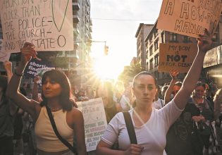 Ολοένα και πιο νέοι πεθαίνουν οι Αμερικανοί