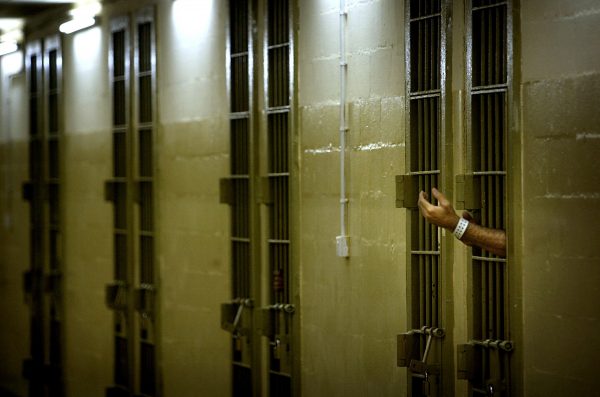 Ο «βιαστής του Facebook» παρίστανε τον νεκρό, δραπέτευσε και συνελήφθη έναν χρόνο αργότερα