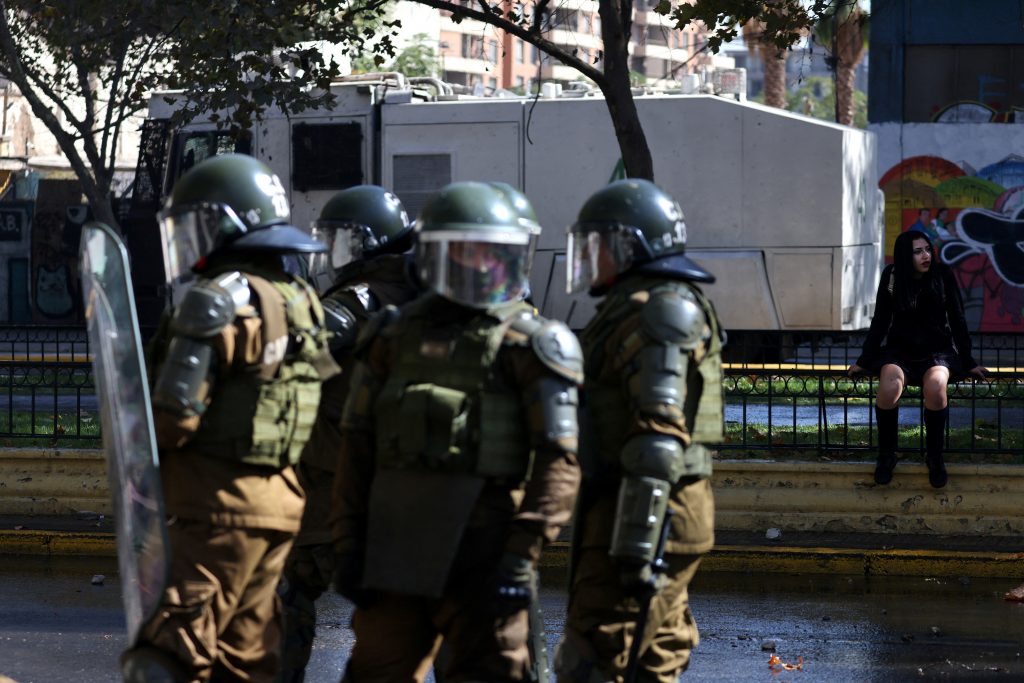 Αστυνομία στη Χιλή: Το κοινοβούλιο υιοθετεί τον «νόμο της ‘εύκολης σκανδάλης’» για την προστασία των αστυνομικών