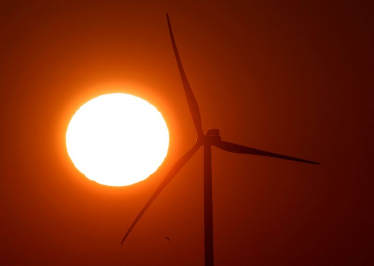 Ενέργεια: Η Ελλάδα «έβδομη στον κόσμο» στο μερίδιο των ΑΠΕ