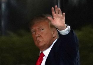 Ντόναλντ Τραμπ: Σήμερα η απαγγελία κατηγοριών κατά του πρώην προέδρου