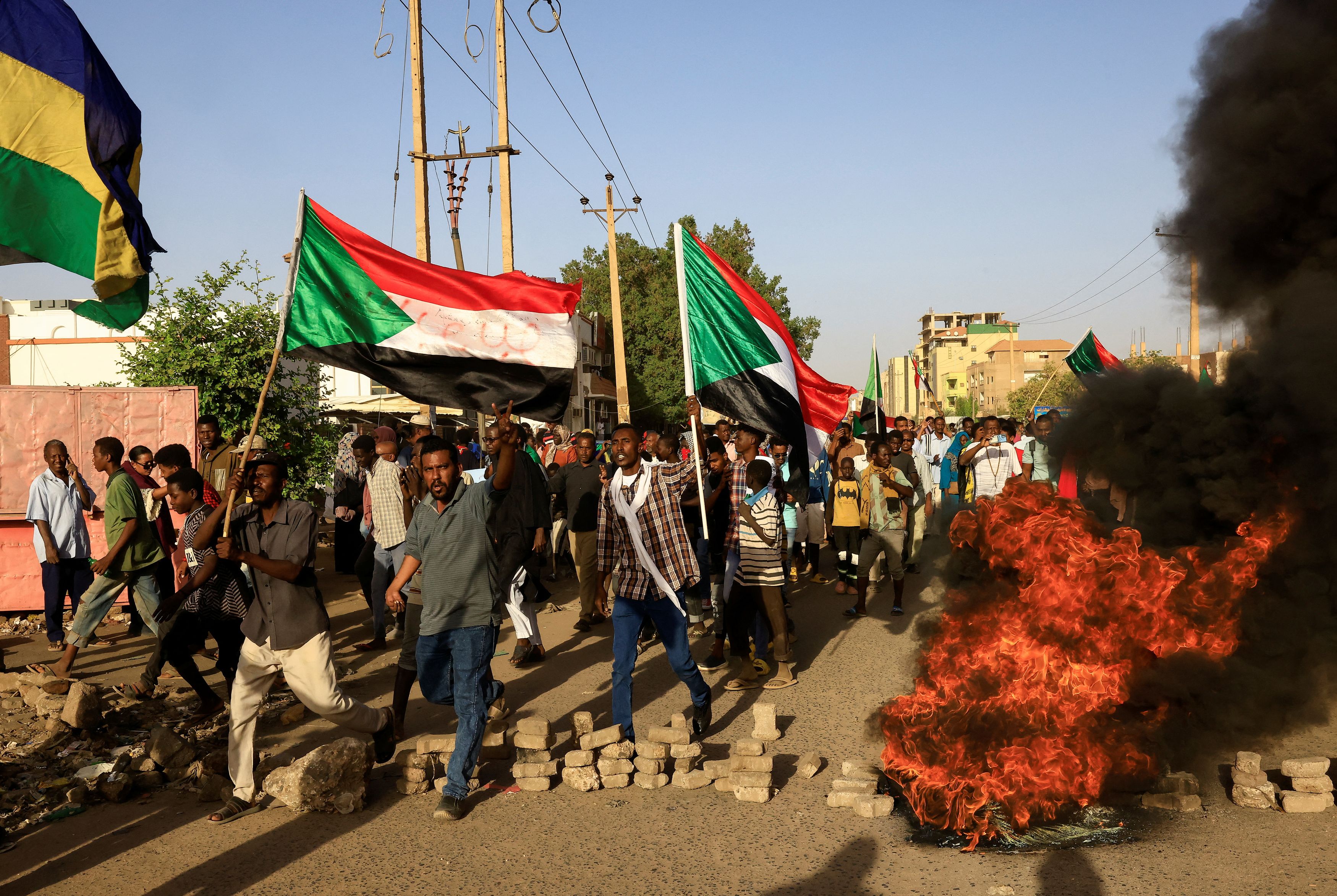 Ώρες αγωνίας για τους Έλληνες του Σουδάν: «Κινδυνεύεις ακόμη και να ανοίξεις την πόρτα» - Εγκλωβισμένοι στη φρίκη του εμφυλίου
