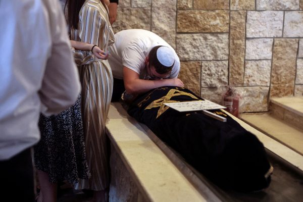 Θρήνος ραββίνου για τη δολοφονία των δυο παιδιών του σε πυροβολισμούς στο Ισραήλ