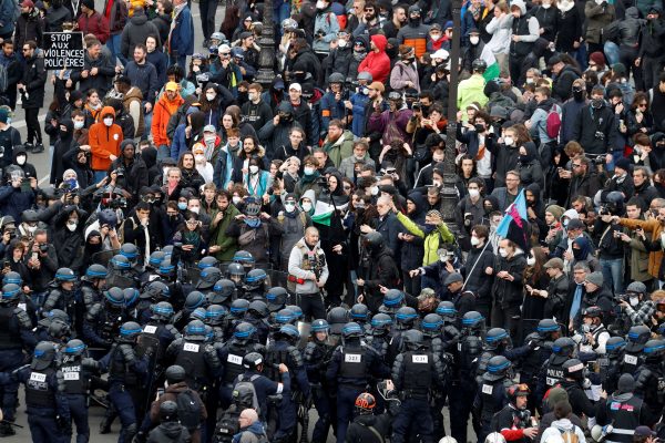 Γαλλία: κοινωνική έκρηξη και πολιτική κρίση – Συνέντευξη με τον Στάθη Κουβελάκη