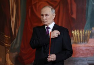 Ρωσία: Πεθαίνει (πάλι) ο Πούτιν; – Τι αποκαλύπτει το νέο σημάδι στο λαιμό του