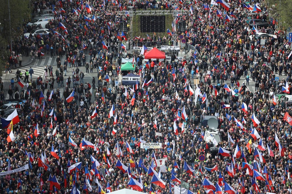 Οργή λαού στην Τσεχία – Χιλιάδες άνθρωποι ζήτησαν παραίτηση της κυβέρνησης