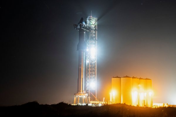 SpaceX: Νέα ευκαιρία το απόγευμα για τον γιγάντιο πύραυλο του Έλον Μασκ