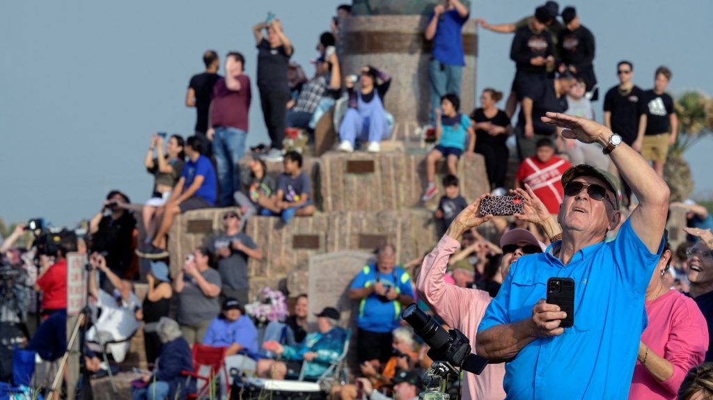 2023-04-20T152352Z_659363688_RC2CI0A95HI