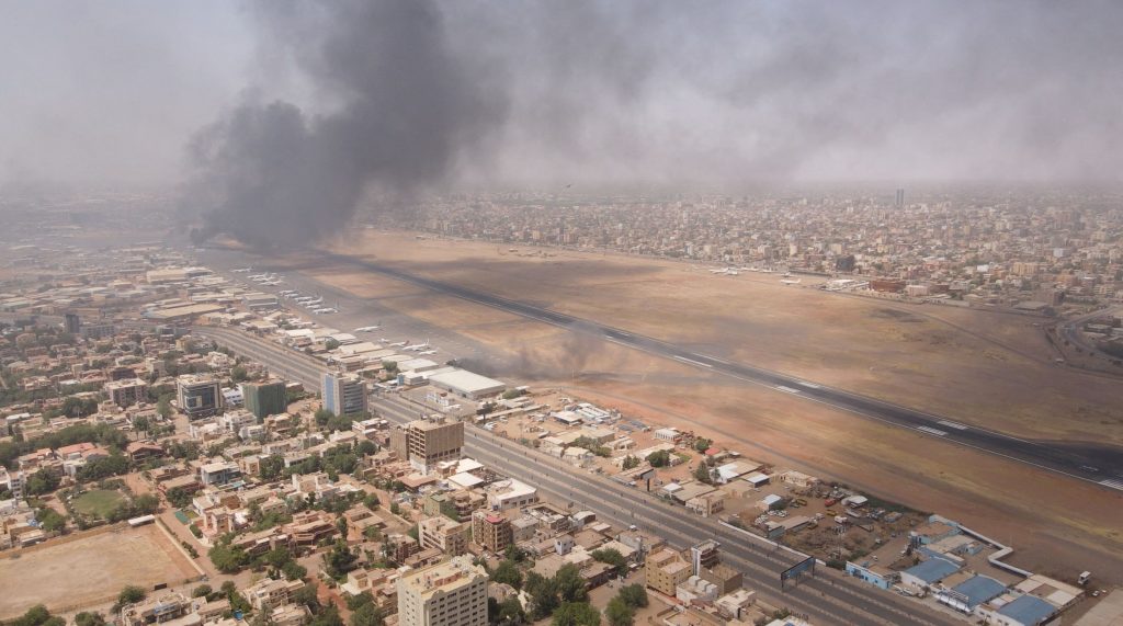 Συγκρούσεις στο Σουδάν: Χτυπήθηκε το γαλλικό κομβόι