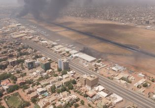 Σουδάν: Πλοίο με 1.687 άμαχους φθάνει στη Σαουδική Αραβία