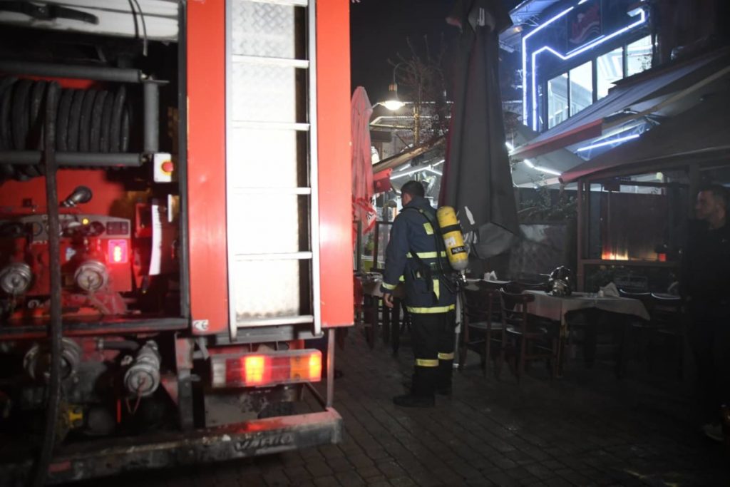 Έκρηξη σε εμπορικό κέντρο στη Λάρισα: Υλικές ζημιές σε κατάστημα