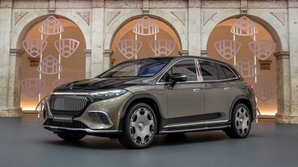 Mercedes-Maybach EQS SUV: Ηλεκτροκίνηση κορυφής