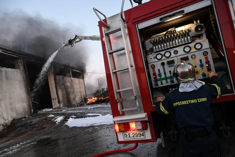 Φωτιά σε διαμέρισμα στην Ελευσίνα – Μεγάλη κινητοποίηση της Πυροσβεστικής