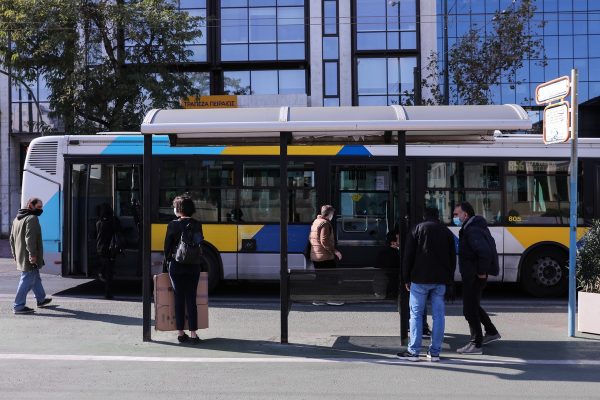 Λεωφορεία – τρόλεϊ: Νέα στάση εργασίας την Τετάρτη – Ποιες ώρες τραβούν «χειρόφρενο»