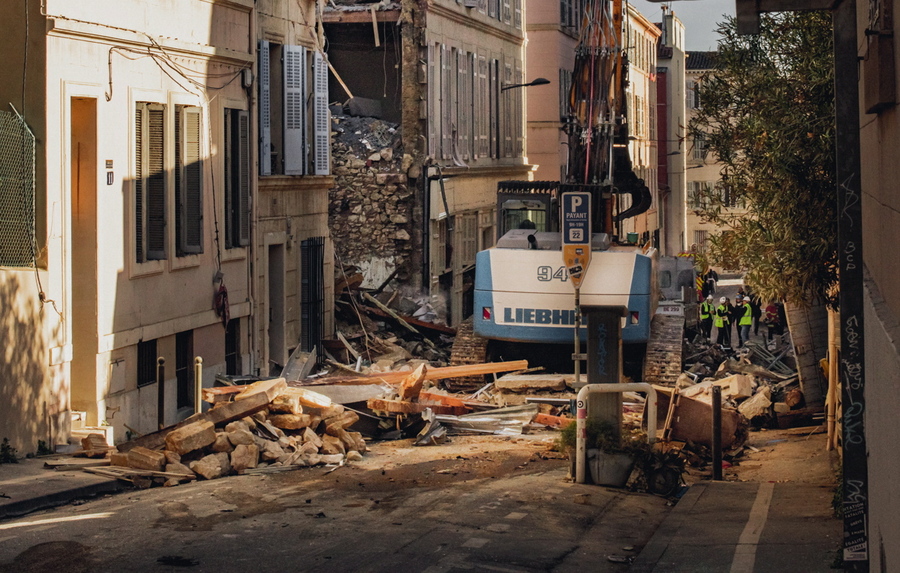 Γαλλία: Πέντε οι νεκροί από την κατάρρευση πολυκατοικίας στη Μασσαλία – Συνεχίζονται οι έρευνες