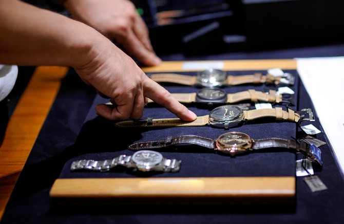 Παρίσταναν τους πελάτες και «ξάφριζαν» πολυτελή ρολόγια - Εντοπίστηκαν σε Ρουμανία και Ιρλανδία