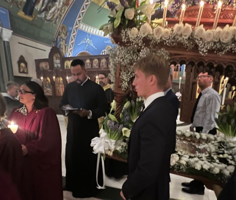 Οι γιοι του Παύλου Γλύξμπουργκ κράτησαν τον Επιτάφιο στα Χάμπτονς