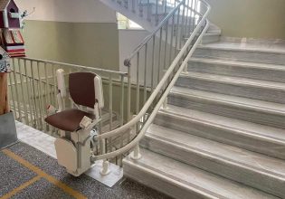 Εγκαταστάθηκε αναβατόριο στο Γυμνάσιο Καρπενησίου για μαθητές με κινητικά προβλήματα