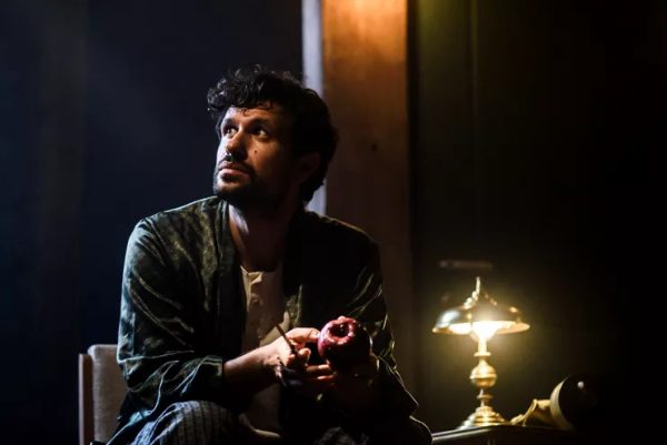 Ποιος είπε ότι τα θέατρα τελειώνουν την Κυριακή των Βαΐων; 10 παραστάσεις που συνεχίζονται μετά το Πάσχα