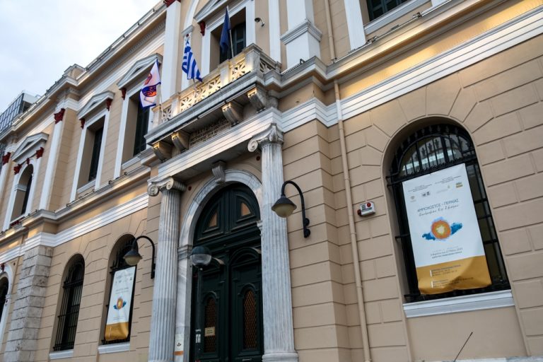 Δημοτική Πινακοθήκη Πειραιά: Με μεγάλη επιτυχία τα εγκαίνια της έκθεσης ζωγραφικής «Αμμόχωστος – Πειραιάς. Διαδρομές Επί Σκοπού»