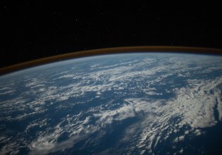 Μυστηριώδης ρωσικός δορυφόρος κυνηγά κατασκοπευτικό δορυφόρο των ΗΠΑ