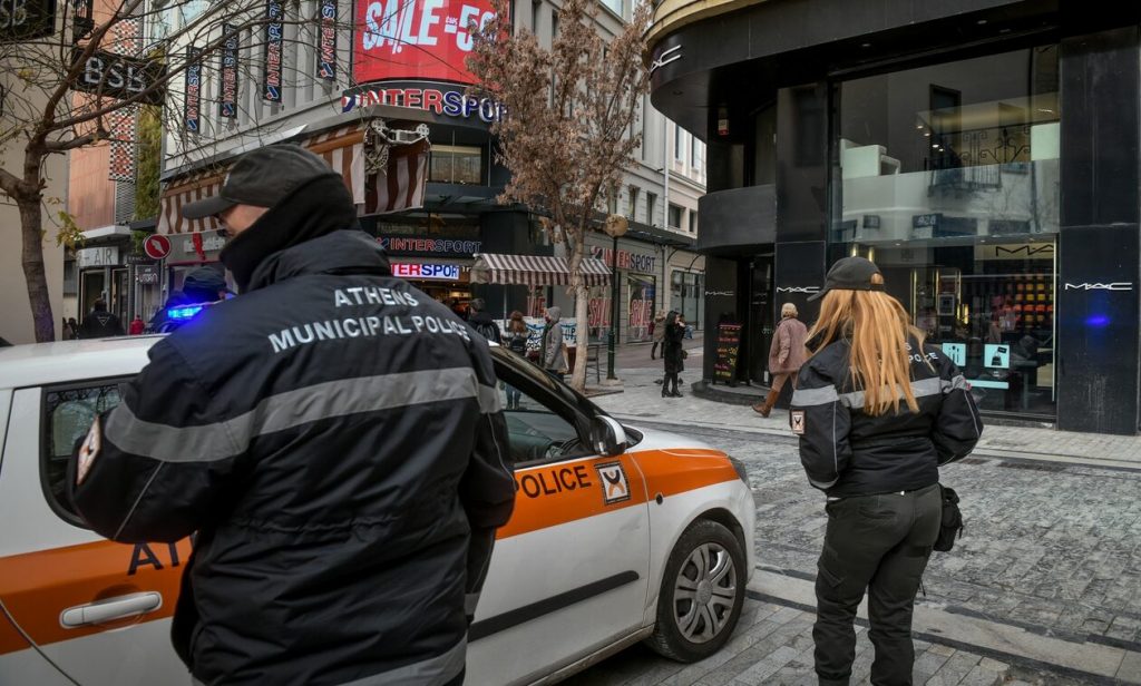Δήμος Αθηναίων: Επιστρέφει τις πινακίδες ΙΧ και δίκυκλων η δημοτική αστυνομία ενόψει Πάσχα